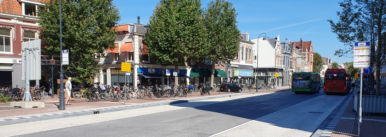 Er rijden weer bussen over het Houtplein
